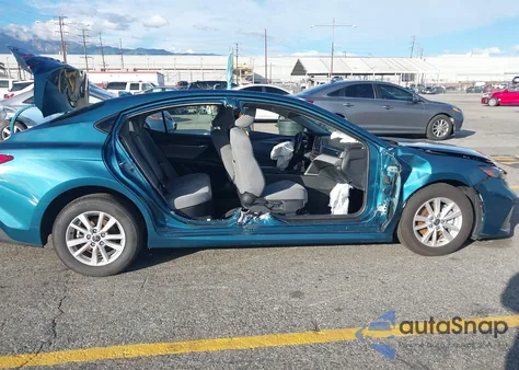 2025 Toyota Camry Le z USA, uszkodzony, nr VIN 4T1DAACK0SU156497